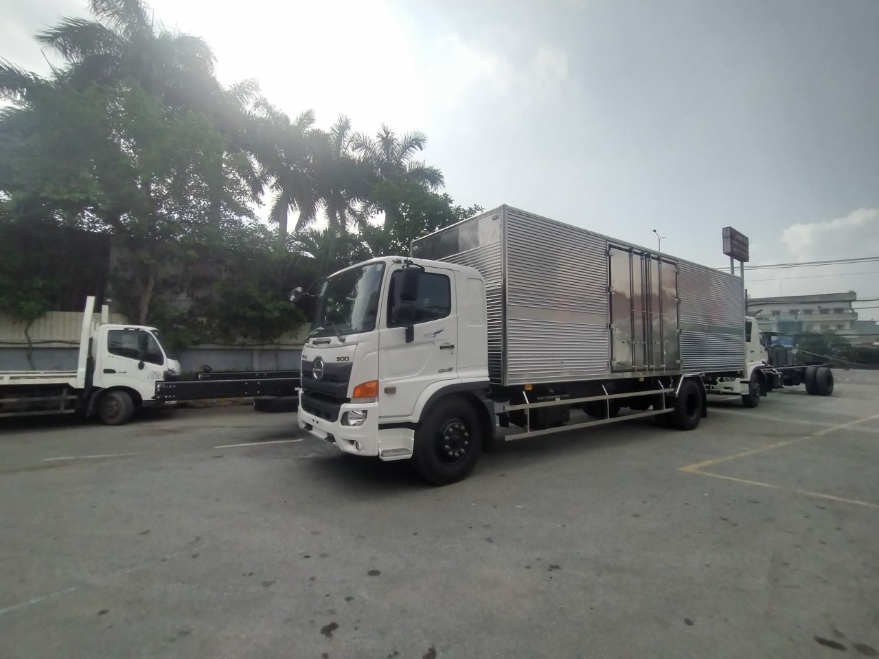 xe tải hino thùng kín FG UTRALONG THÙNG KÍN