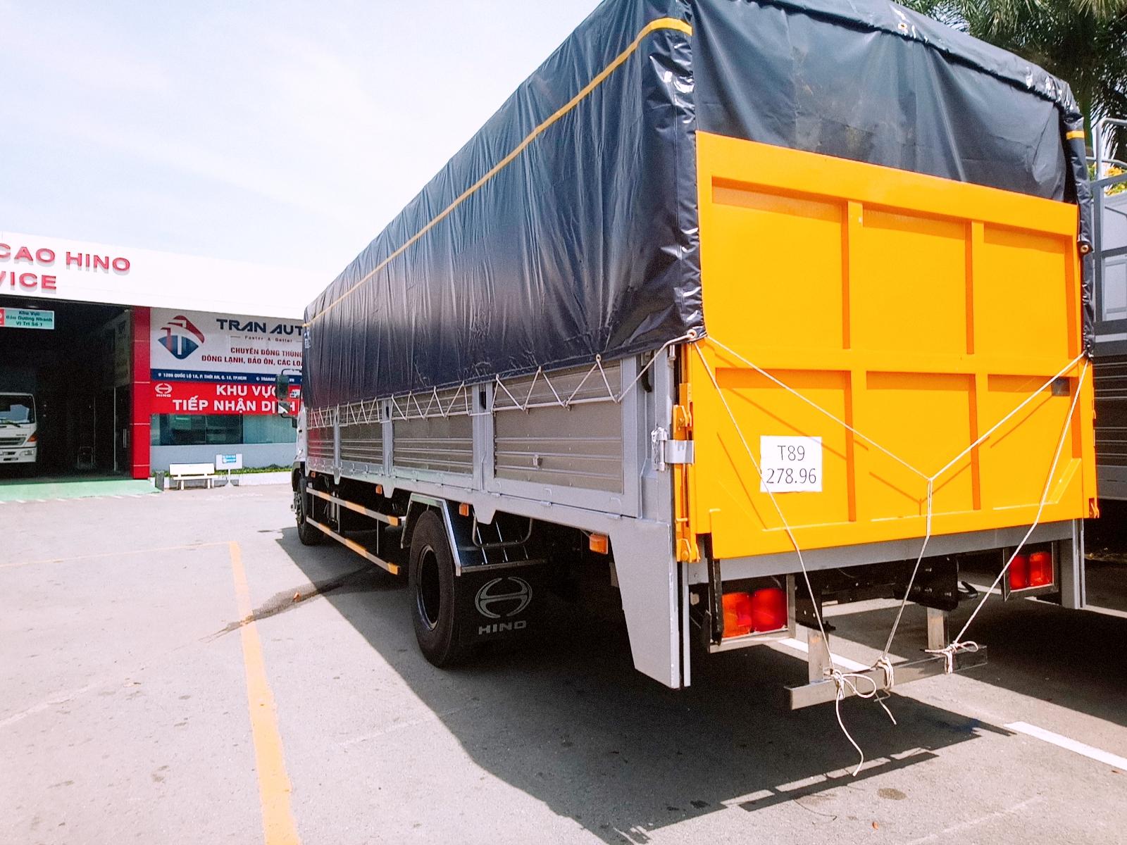 Xe tải hino thùng mui bạt 8 tấn bửng nâng hạ hàng hóa FG8JT7A-MBBN