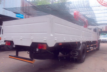 xe tải gắn cẩu UNIC URV 555 TL FG8JT7A 6.6 TẤN